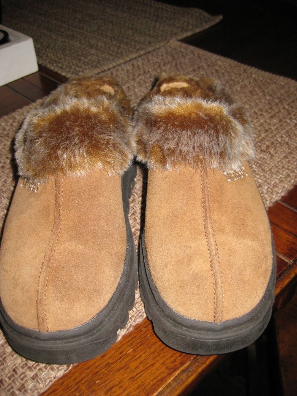 Skechers Women's Clog Mules Size 7.5 Fur Fuzzy Brown Suede